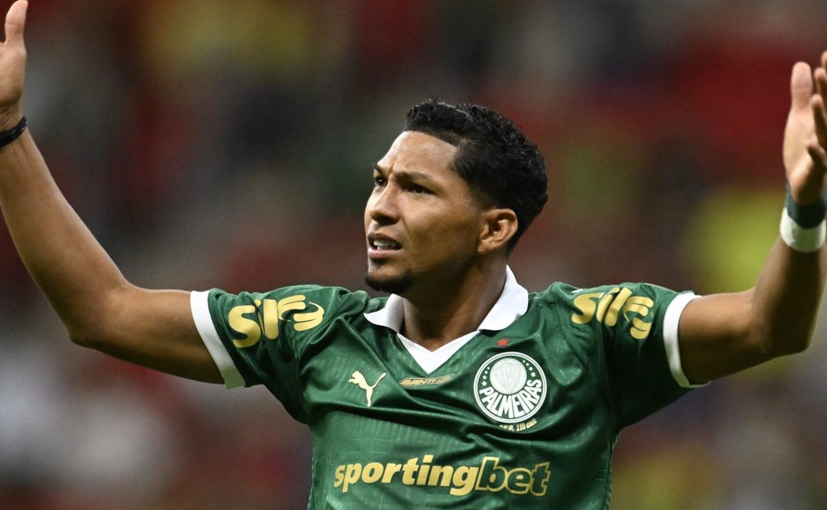 Paulo Bracks ironiza tentativa de contratação de Rony no Vasco junto ao Palmeiras