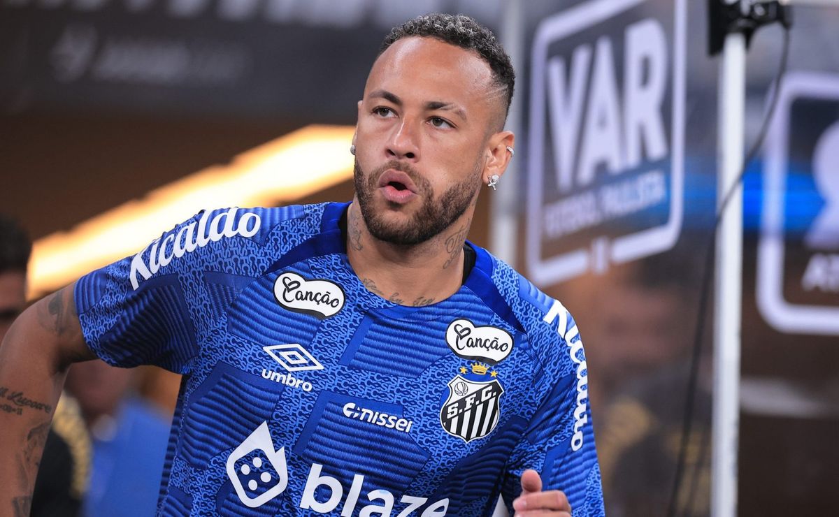 Penalty rebate Neymar sobre crítica à bola após Santos X Corinthians: “evoluiu e está…”