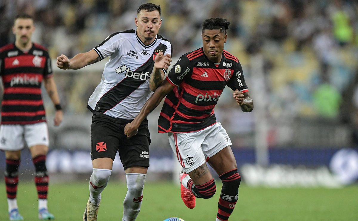 Com golaço e confusão, Flamengo bate o Vasco por 2 a 0 no Maracanã