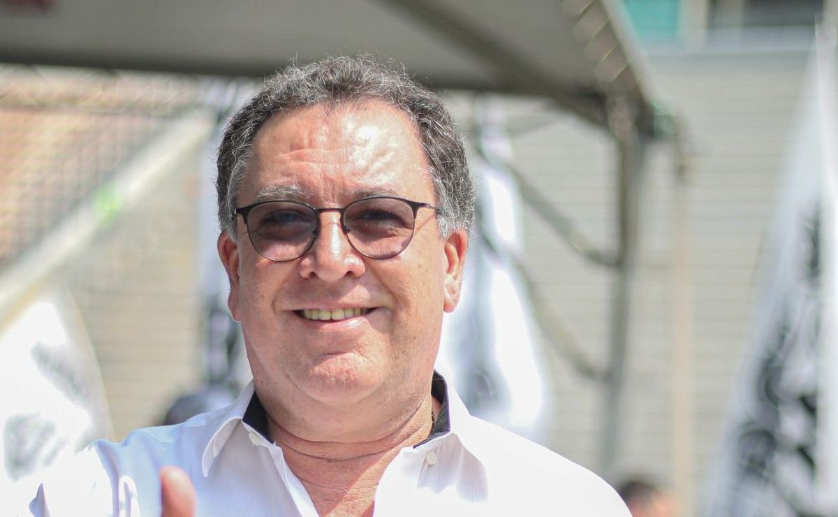 Marcelo Teixeira muda de ideia no Santos e aceita negociar João Schmidt com Corinthians