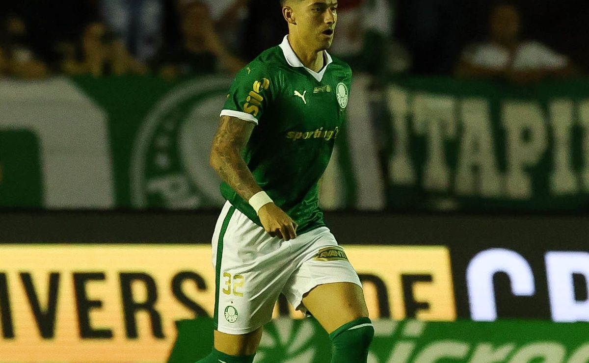 Emiliano Martínez arrancada elogios de João Martins após estreia com a camisa do Palmeiras