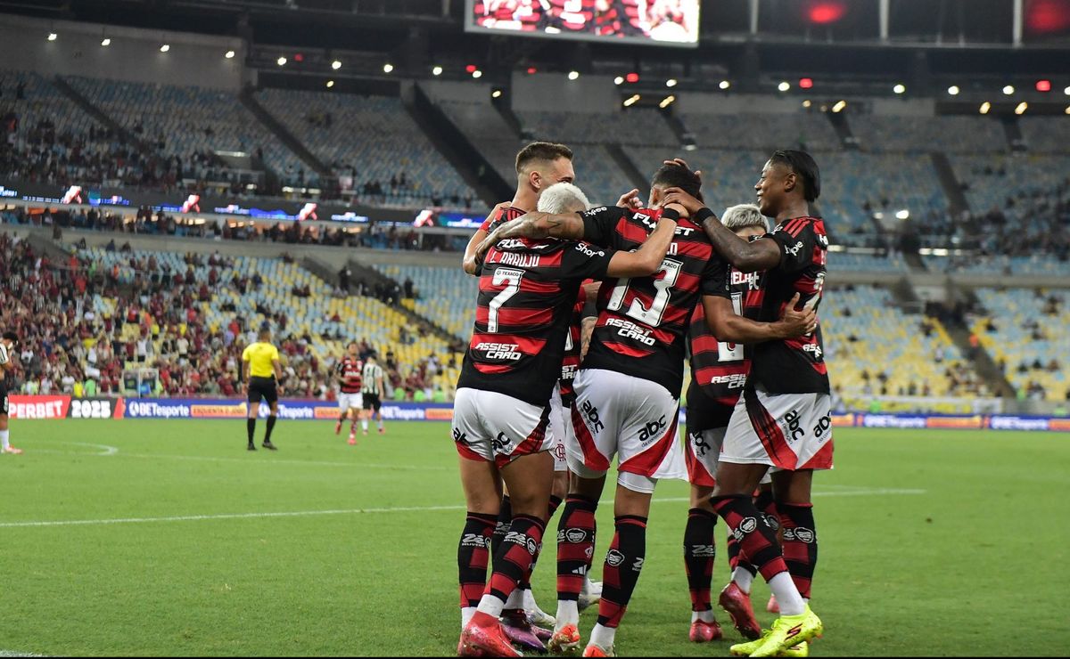 Flamengo concentra esforços em renovação de contrato de trio de titulares
