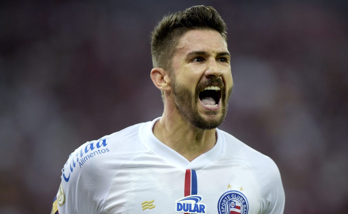 Chegada de Everaldo, ex-Bahia ao Fluminense gera críticas da torcida: “Piada pronta”