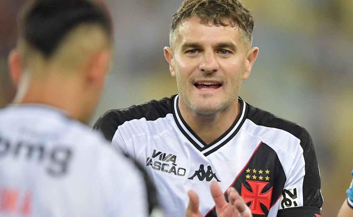 Após derrota no clássico, Vegetti diz que equipe do Vasco jogou: “Sem vergonha” no primeiro tempo