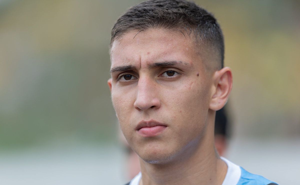 Torcedores do Grêmio exaltam Monsalve e mandam recado para Quinteros