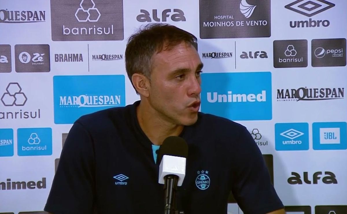Auxiliar técnico do Grêmio explica que ausência de Gustavo Quinteros é devido a estratégia para os próximos jogos