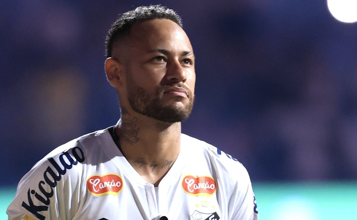 Neymar, Gabigol, Coutinho e outros jogadores se unem contra o gramado sintético no futebol brasileiro