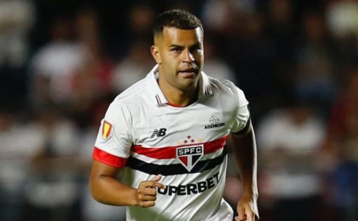 Desfalque preocupante: Alisson pode ficar fora contra a Ponte Preta