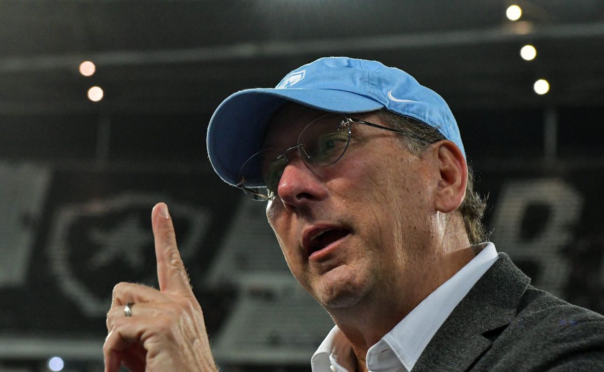 Botafogo solta nota defendendo o gramado sintético e pontuando benefícios