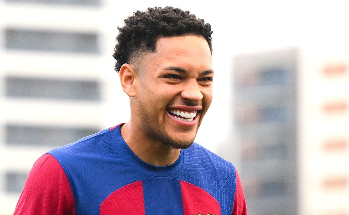 Empresário de Vitor Roque vai à Barcelona e negociação com Palmeiras esquenta no mercado da bola