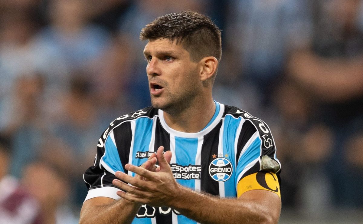 Kannemann acelera recuperação no Grêmio e retorno deve acontecer antes do previsto
