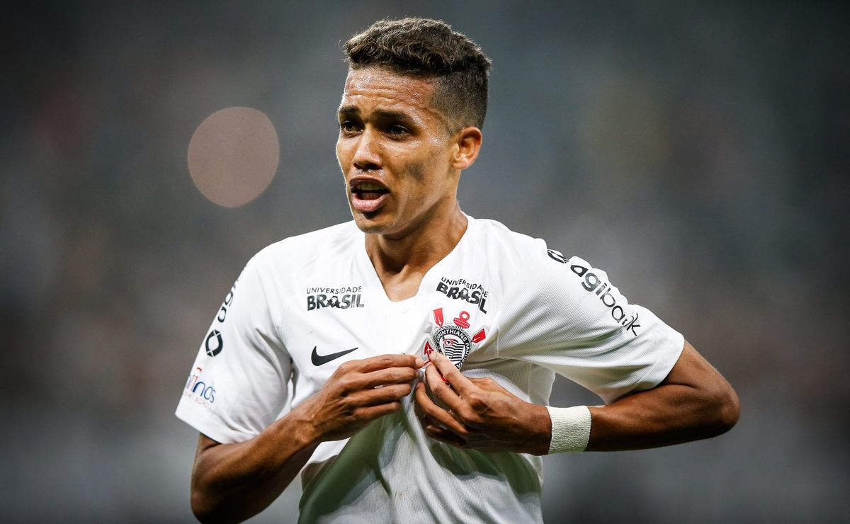 Cria do Corinthians, Pedrinho se aproxima de retorno do Brasil para jogar no Vasco