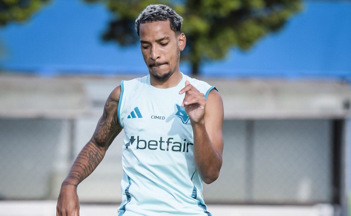 Podendo deixar o Cruzeiro nas próximas horas, Matheus Pereira treina normalmente na Toca