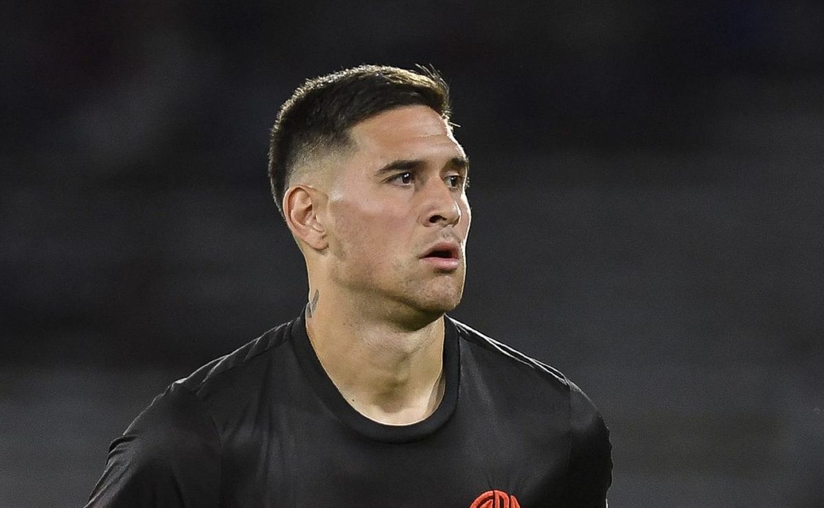 Rodrigo Villagra fica distante do Santos e volante deve fechar com CSKA, revela jornalista