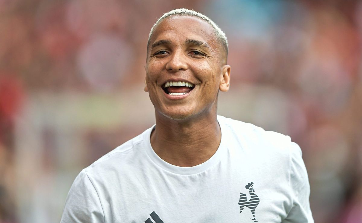 Deyverson registra turbulência em voo do Atlético-MG rindo do desespero de Gabriel Menino: “Quero descer”