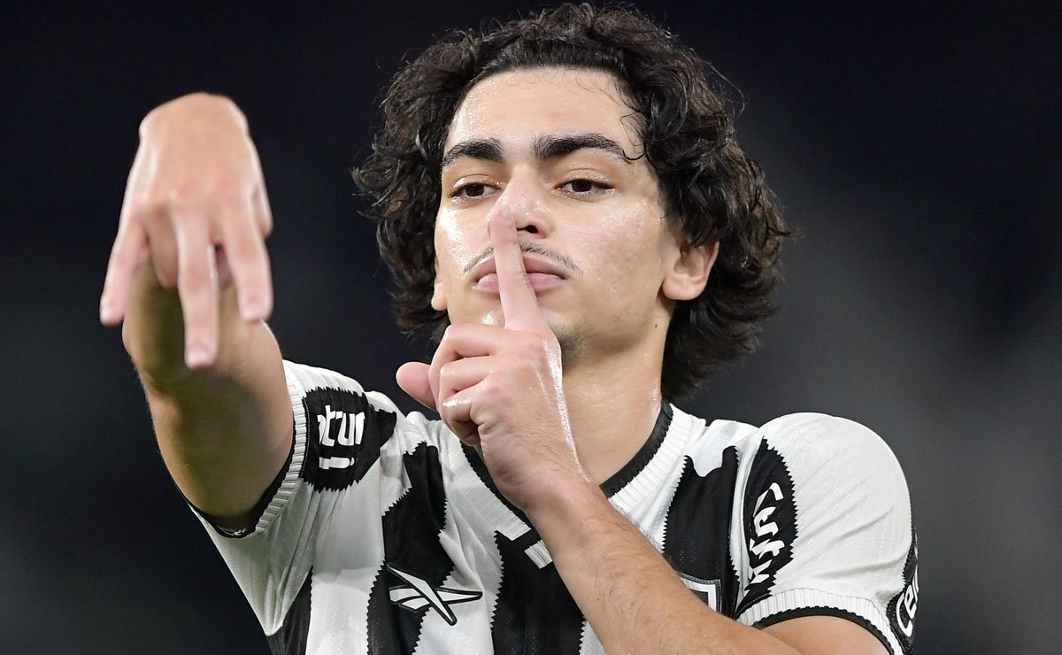 Matheus Nascimento renova com o Botafogo e assina novo contrato até o fim de 2026