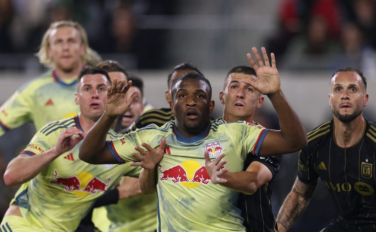 Botafogo decide contratar atacante Elias Manoel, ex-Grêmio e bastidores animam negócio