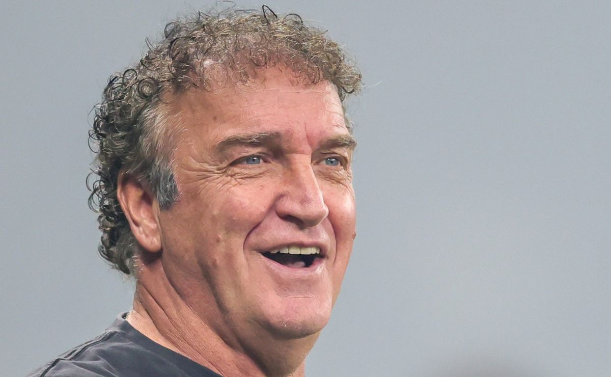 Cuca aprova contratação e Atlético-MG sai na frente do Cruzeiro pelo zagueiro João Victor, do Vasco