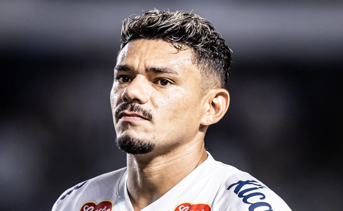 Descoberta envolvendo Tiquinho Soares após Santos x Noroeste pode complicar vida de Caixinha