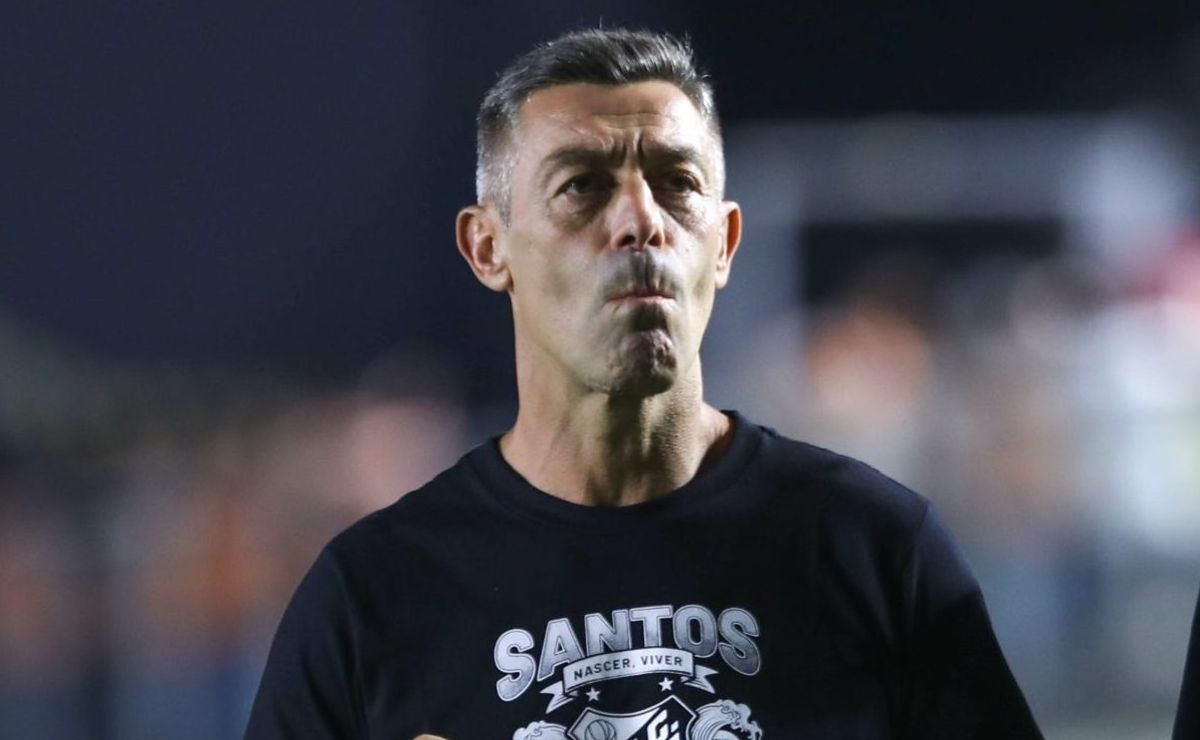 Com aval de Caixinha, Santos renova contrato do goleiro João Victor Fernandes por mais uma temporada