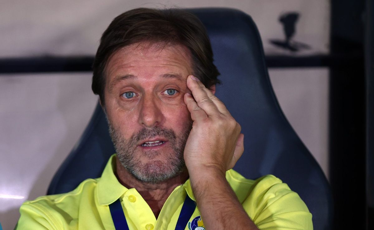 Botafogo se reúne e abre conversas pelo técnico português Pedro Martins, do Al-Gharafa