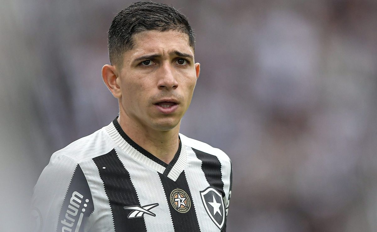 John Textor fracassa em negociações no Botafogo e Savarino desabafa: “Claro que afeta, incomoda”