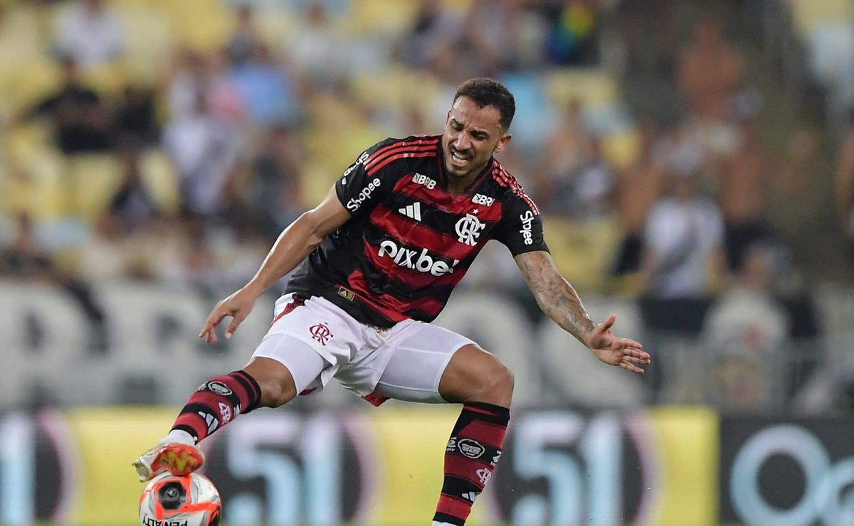 Léo Ortiz exalta chegada de Danilo ao Flamengo: “eleva o nível”
