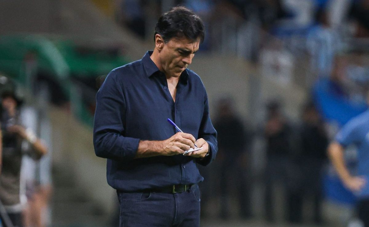 Quinteros analisa e Igor Serrote deve ganhar chance na lateral do Grêmio contra o Juventude