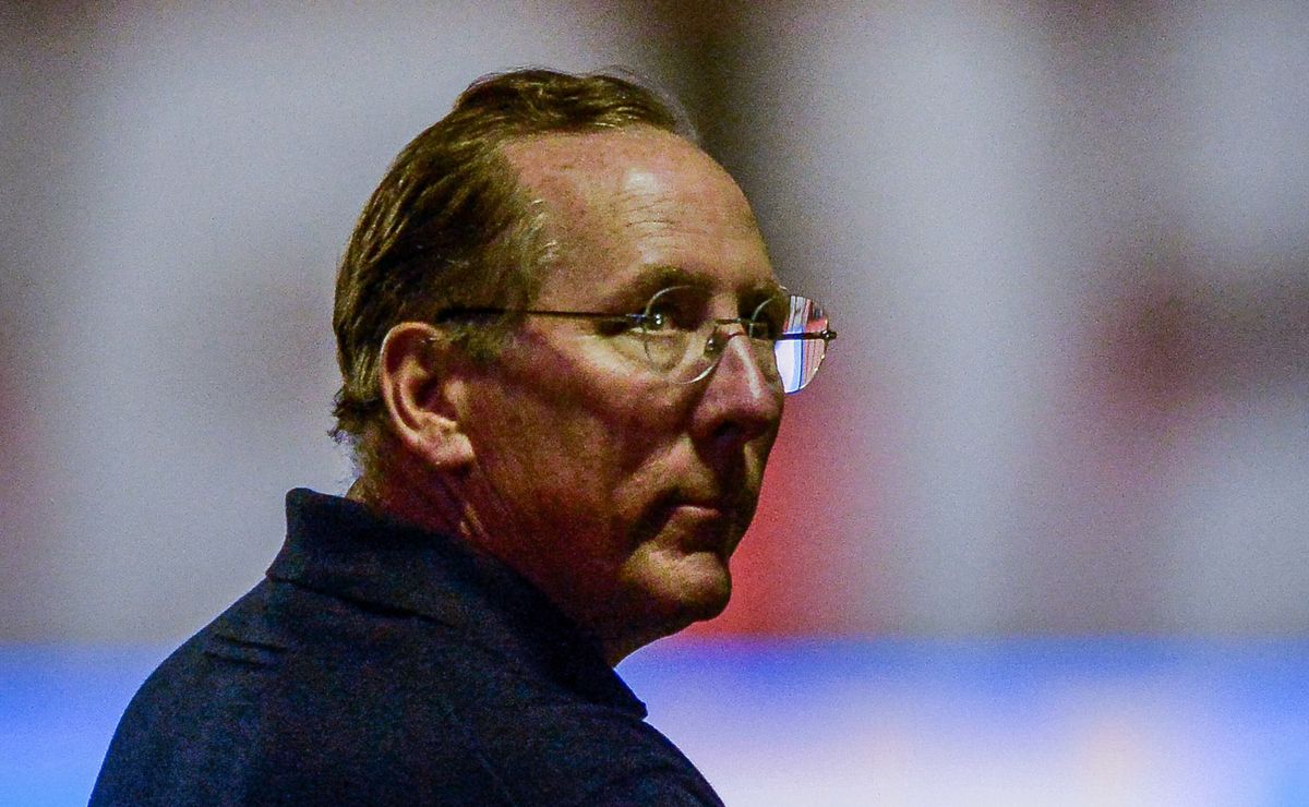 Líderes do elenco e diretores estão insatisfeitos com planejamento de John Textor no Botafogo