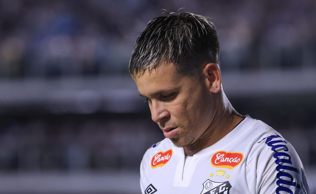 Soteldo teve rusga com Caixinha no Santos superada e hoje é queridinho do técnico ao lado de Neymar e Guilherme