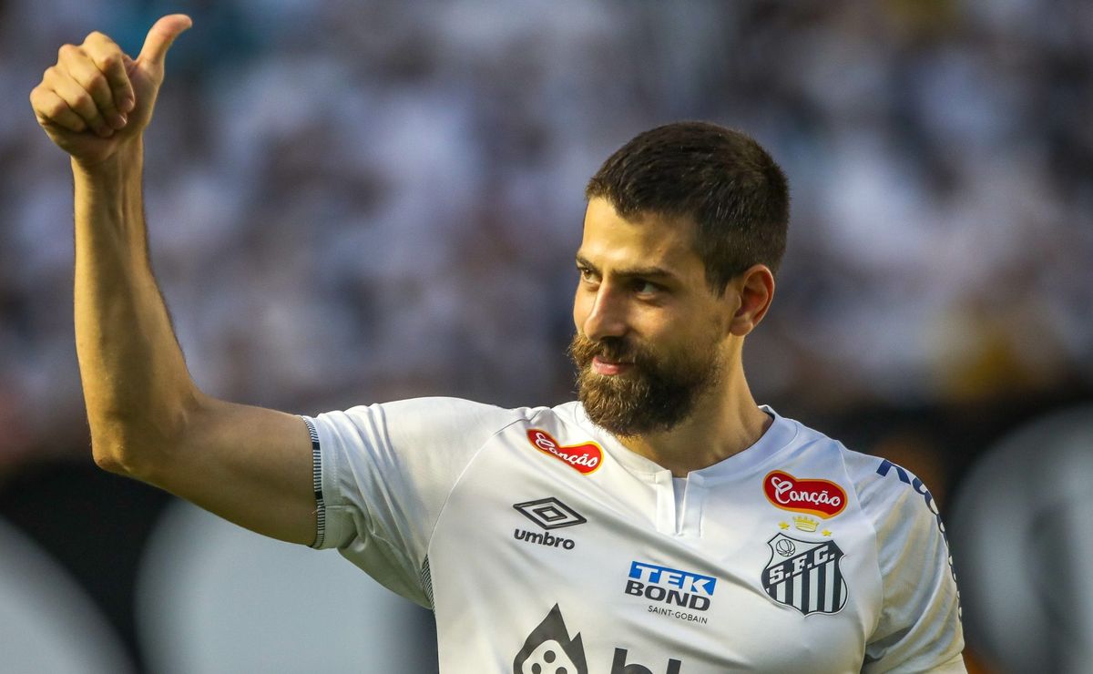 Luan Peres aprova contratação feita pelo Santos e se rende ao talento de Neymar: “Pegar o exemplo do Messi”