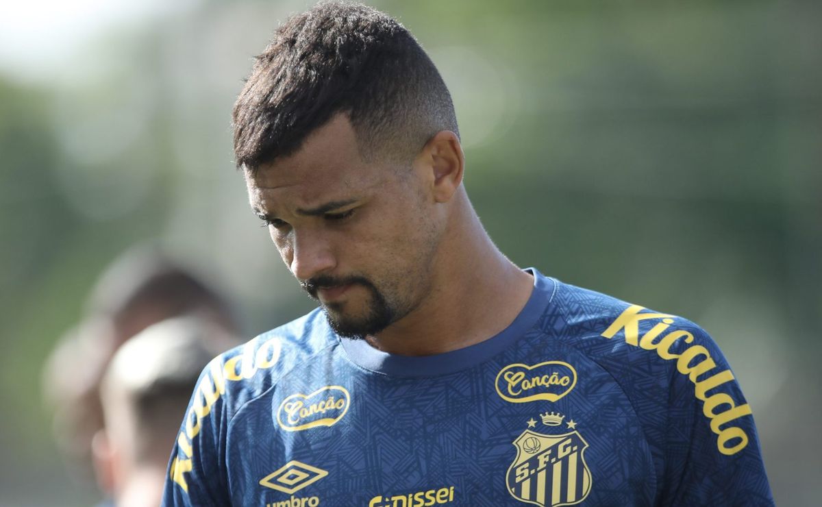 Cruzeiro confirma sondagem por Zé Ivaldo, mas Santos tem opção de compra em contrato para 2026