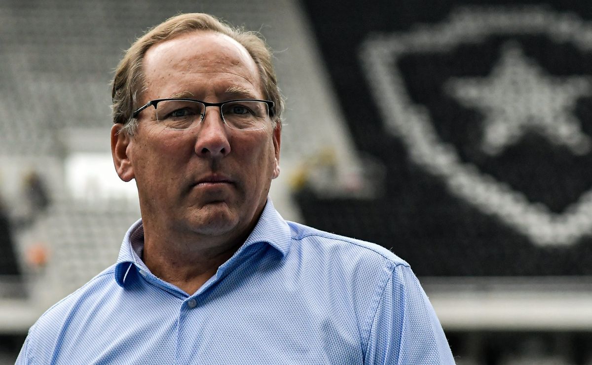 John Textor se irrita com postura de Barboza e Savarino e toma atitude no Botafogo