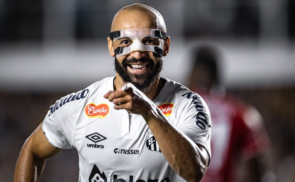 Thaciano confessa surpresa e revela reação ao ver Neymar de volta ao Santos: “Só acreditei quando ele chegou”