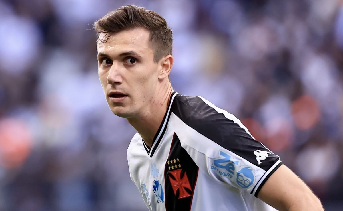 Vasco define data para venda de Lucas Piton e começa a buscar substituto para o lateral