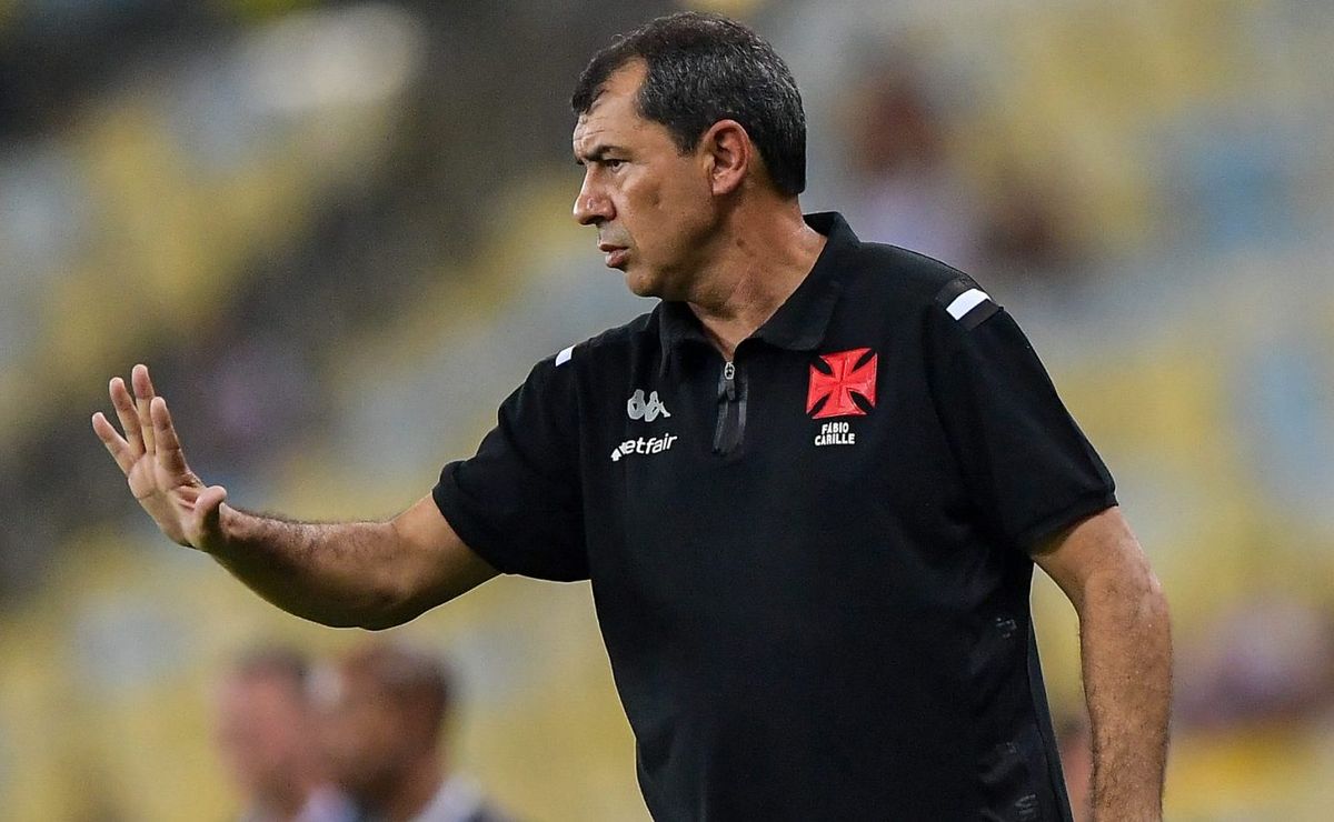 Vasco da Gama busca saída de jogadores fora dos planos de Carille para 2025