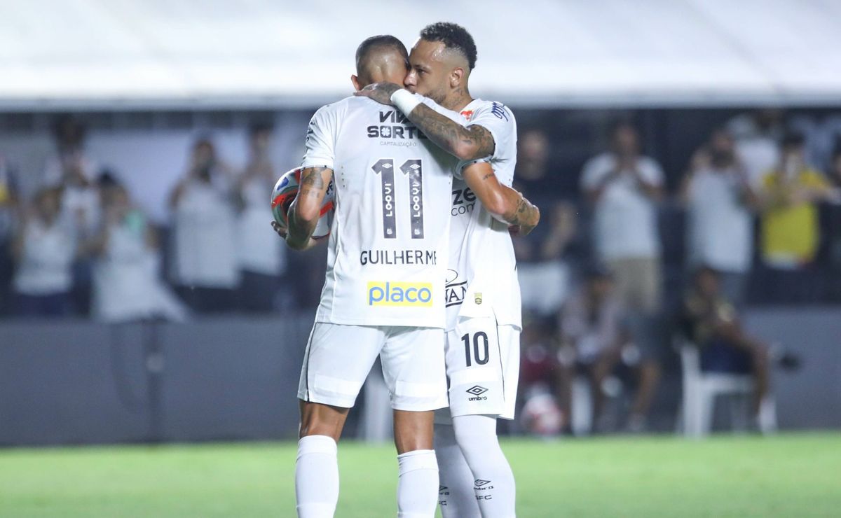 Neymar faz story de vitória em rachão do Santos contra o time de Guilherme