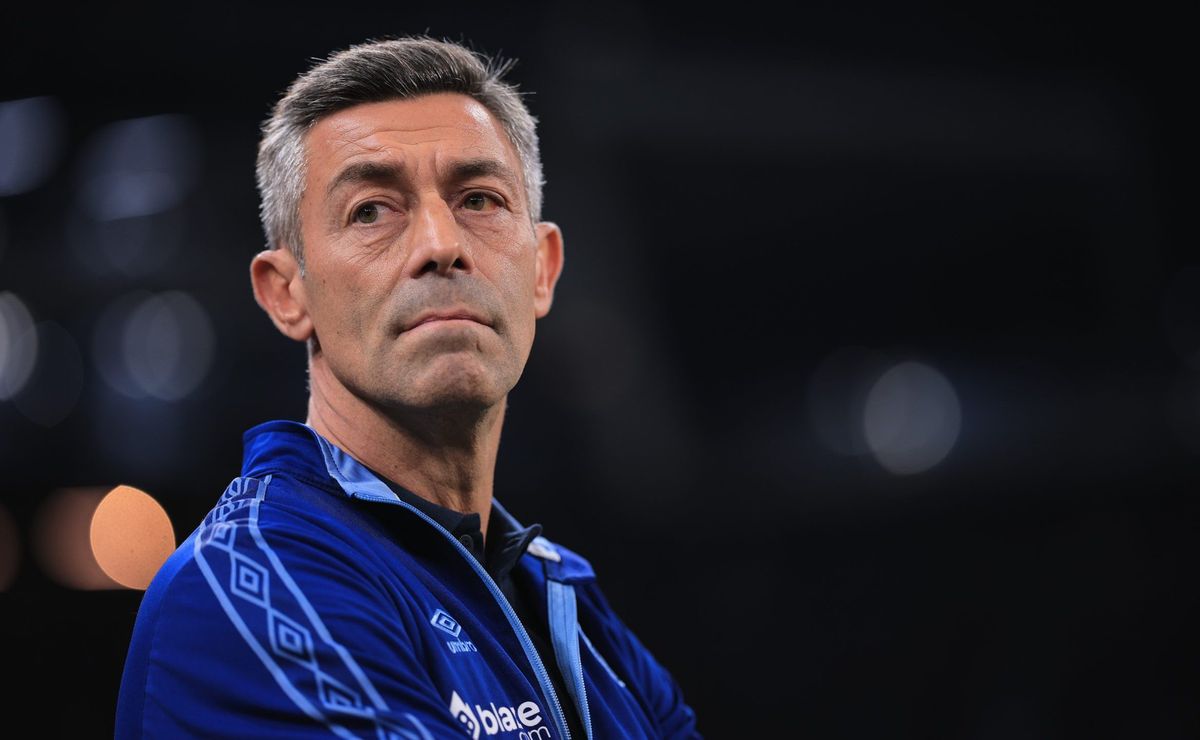 Pedro Caixinha não se empolga com atacante no Santos e Willian Bigode não é relacionado