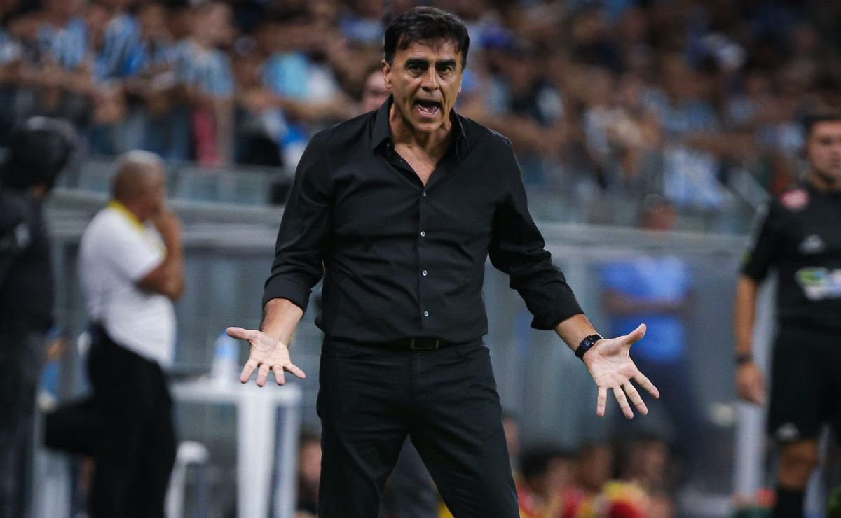 Fabiano Baldasso compara Quinteros, técnico do Grêmio, com treinadores que fracassaram no rival