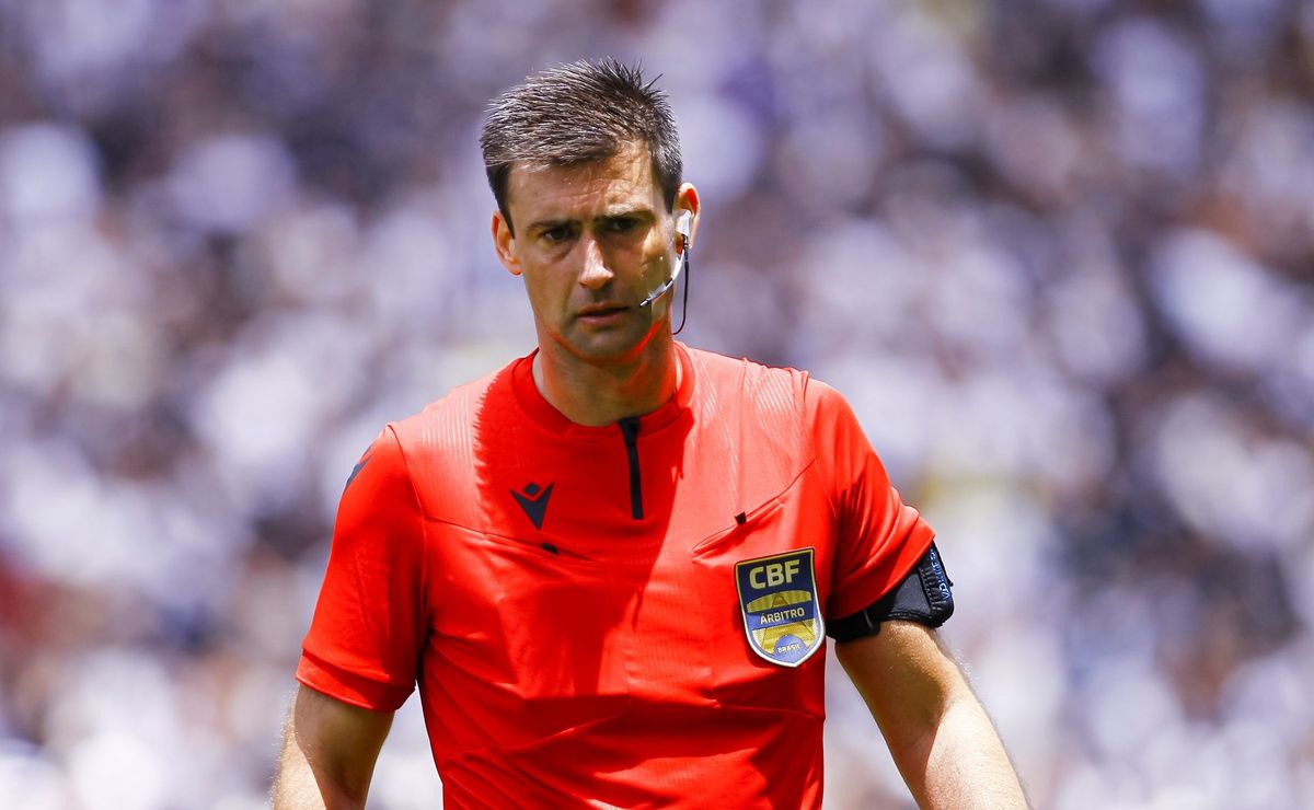 Pênalti não marcado por Jonathan Pinheiro vira polêmica em Grêmio x Juventude