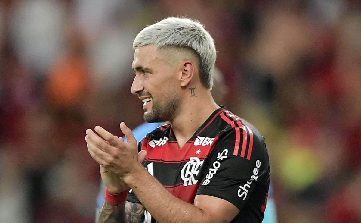 Torcida do Flamengo se diverte com reação de Arrascaeta no gol de Matheus Gonçalves