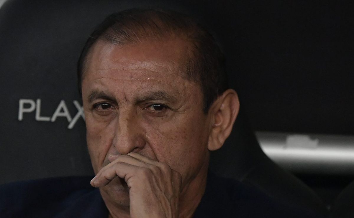 Ramón Díaz é contestado pelo elenco do Corinthians, mas técnico não corre risco de demissão