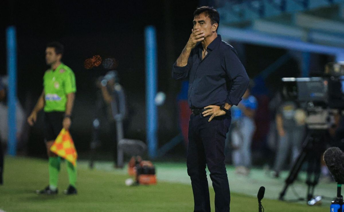 Quinteros se revolta com atuação da arbitragem em Grêmio x Juventude pelo Gauchão