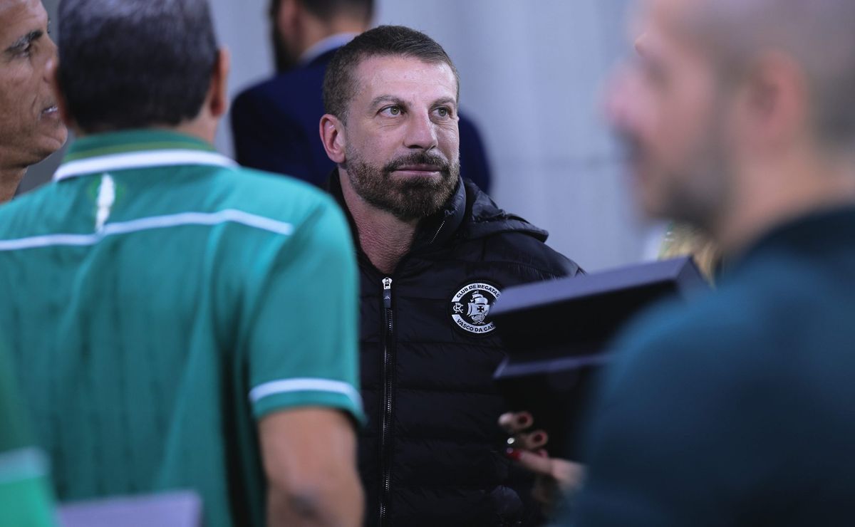 Vasco aguarda documento de clube turco para acertar com novo reforço