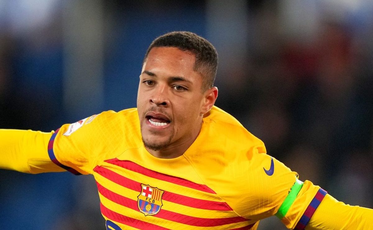 Vitor Roque se despede do Betis e vai assinar com tricampeão da Libertadores, crava jornal