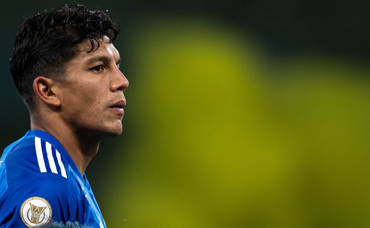 Lucas Romero faz cobrança no Cruzeiro após eliminação: “Falar menos e…”