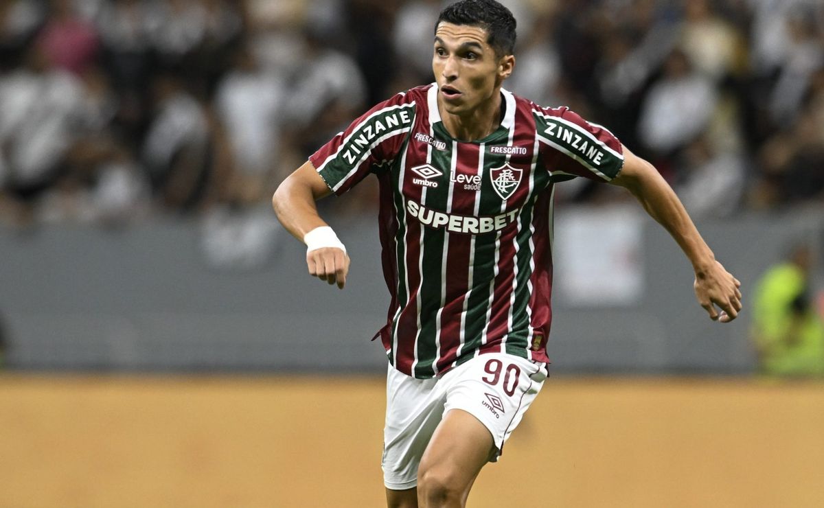 Contratação de Juan Sánchez do Bangu no Fluminense é pedida pela torcida após gol contra