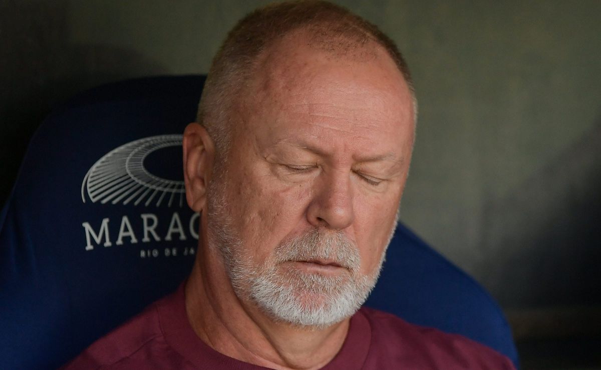 Mano Menezes valoriza classificação do Fluminense, mas liga sinal de alerta para o desempenho: “Irrita o torcedor…”