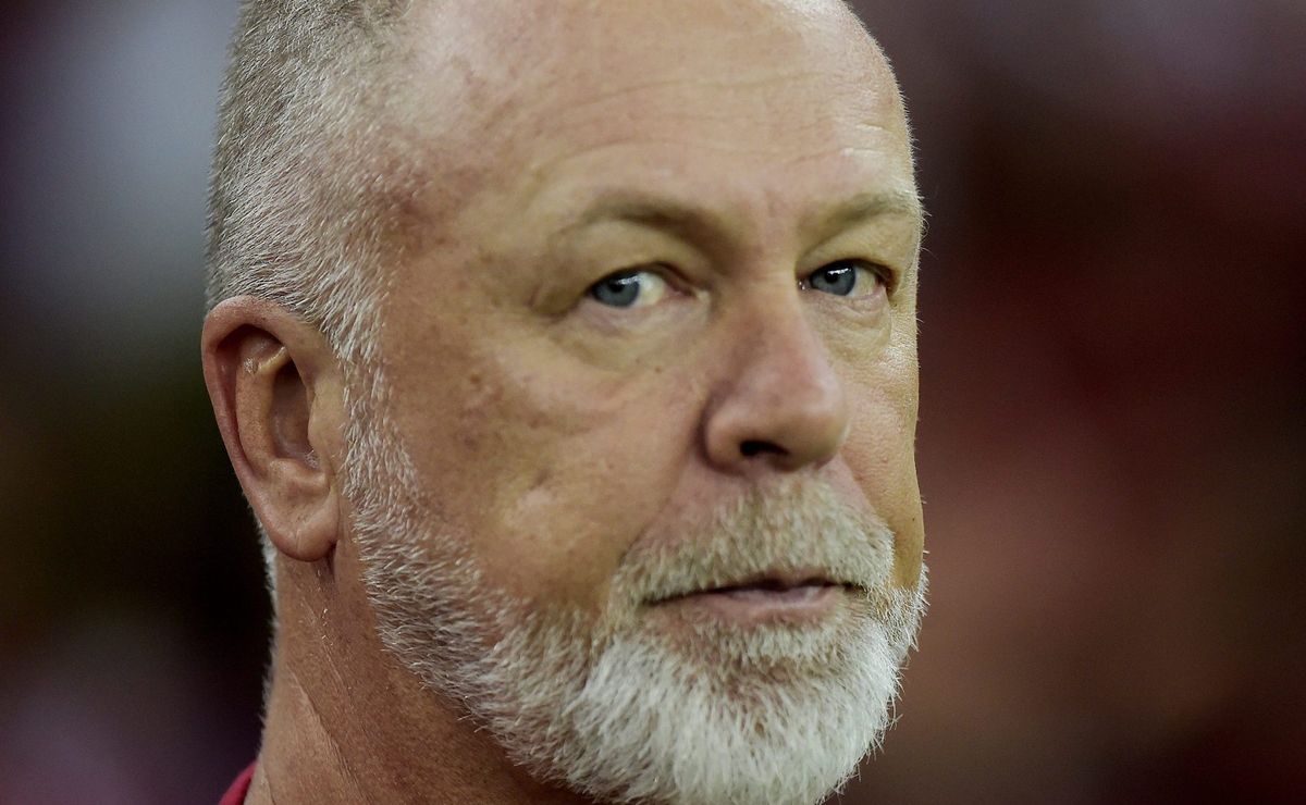 Mano Menezes rasga o verbo e fala sobre dificuldade no Fluminense: “Não faço milagre…”