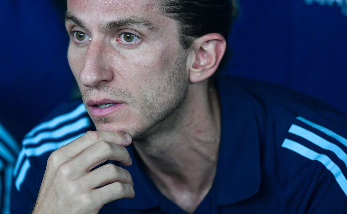 Santos não para no mercado e tem interesse no meia-atacante Lorran, liberado por Filipe Luís no Flamengo